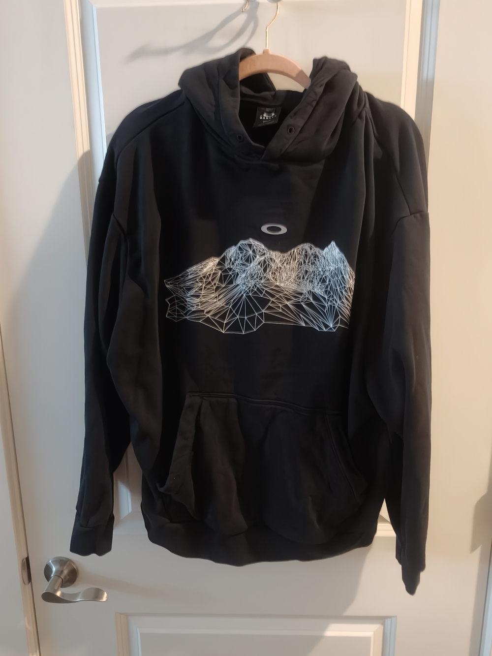 Oakley Black Pullover Hoodie with White Mountain Wireframe Graphic | Men's XL